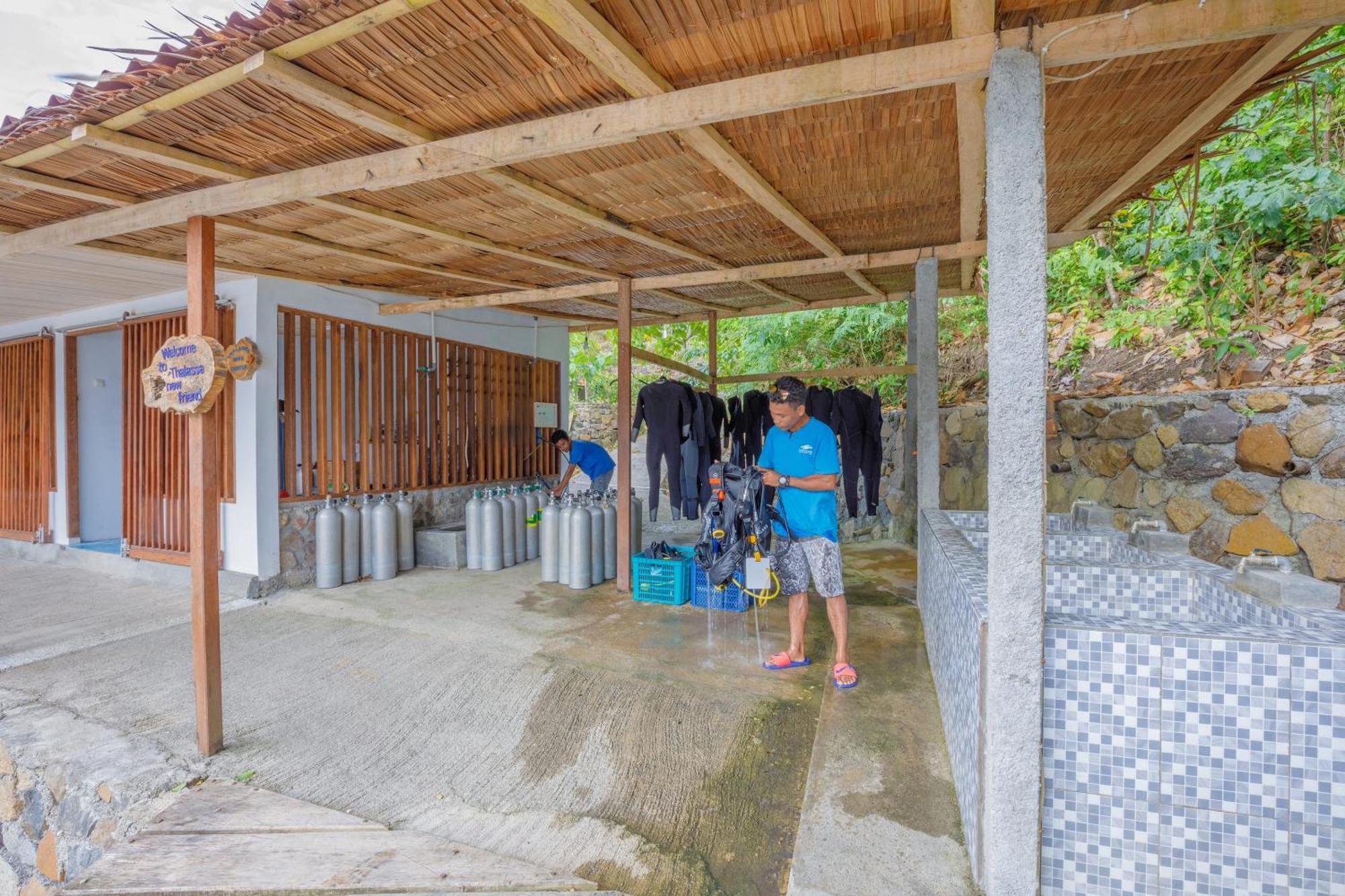 Thalassa Dive Resort Lembeh Airtembaga Esterno foto